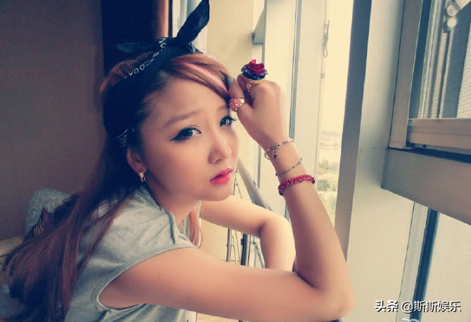 魏晨520卡点晒结婚证，对象是大学同学，相恋多