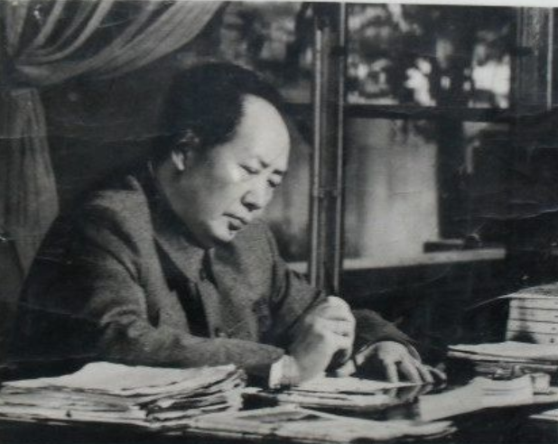 毛主席来到涿县，守城士兵大喊：没领导命令，毛主席来了也不开门