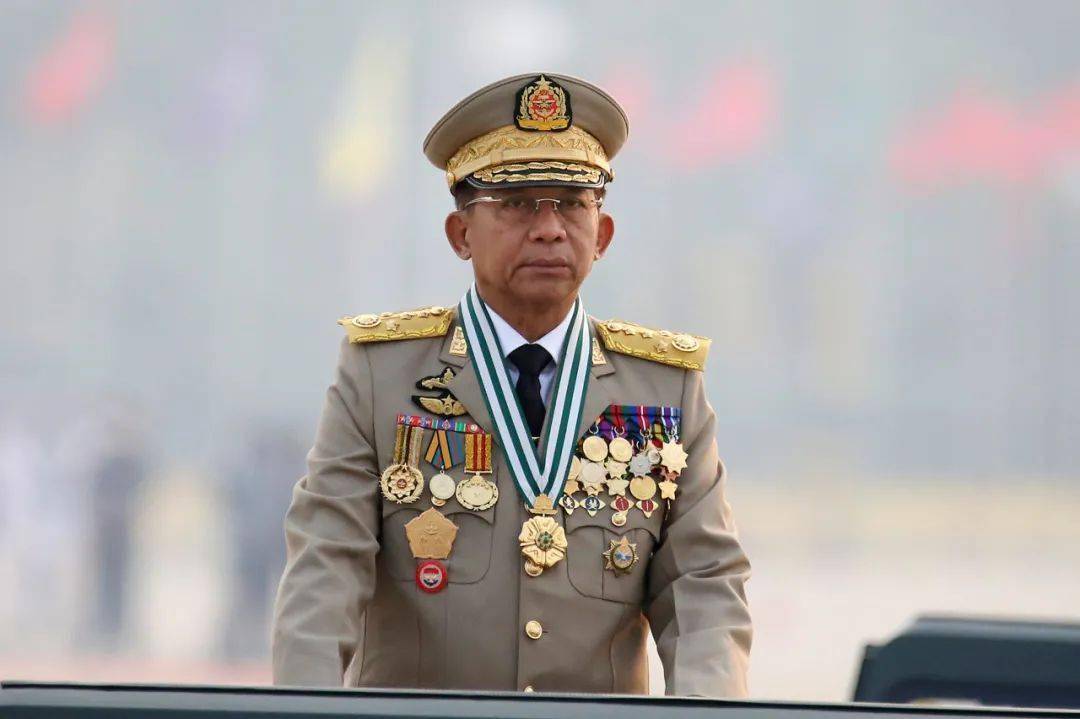 临近退休却突发军事政变，平平无奇的敏昂莱是怎么走到今天的？