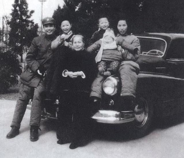 张震：子弹藏身8年，难忘救命新娘，一门出六将，阅兵当天逝世