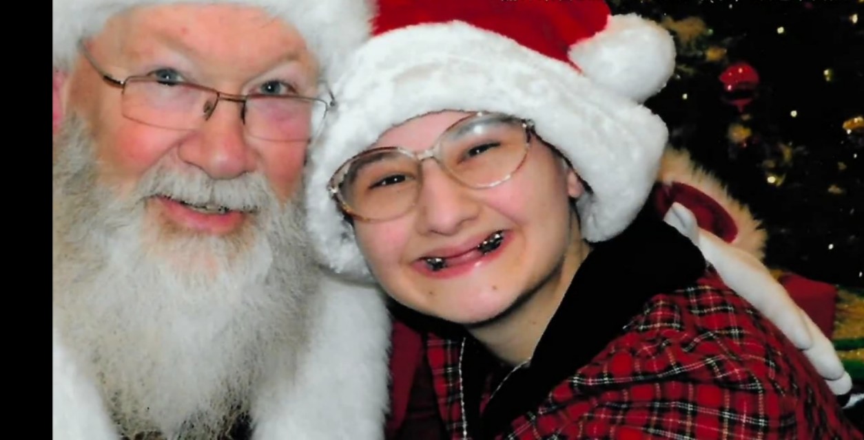 歹毒妈妈给健康女儿疯狂吃药，做上百次手术，