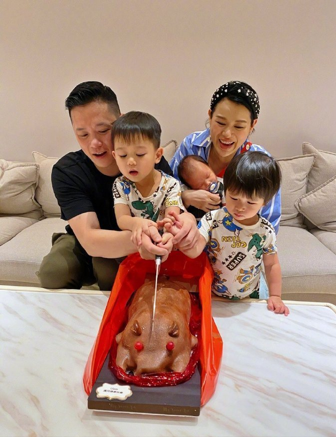 胡杏兒老公被罵“軟飯王”，老婆在內(nèi)地辛苦拍戲，他天天帶孩子玩