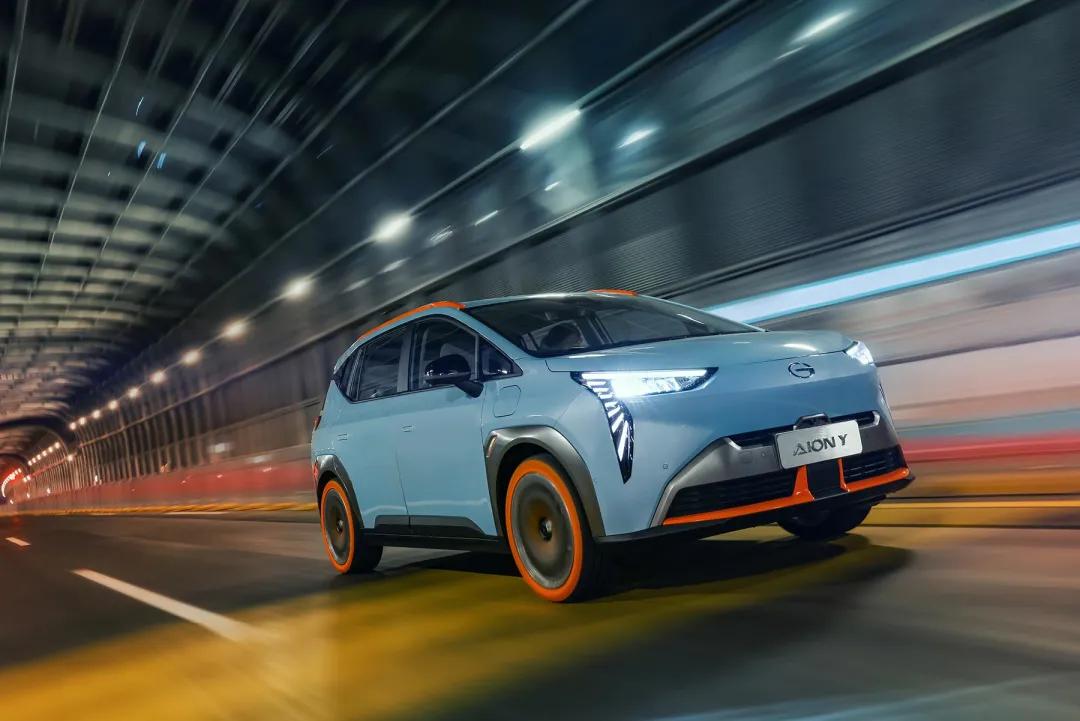 这款电动车续航超过400km、空间堪比5系，售价仅需十万元