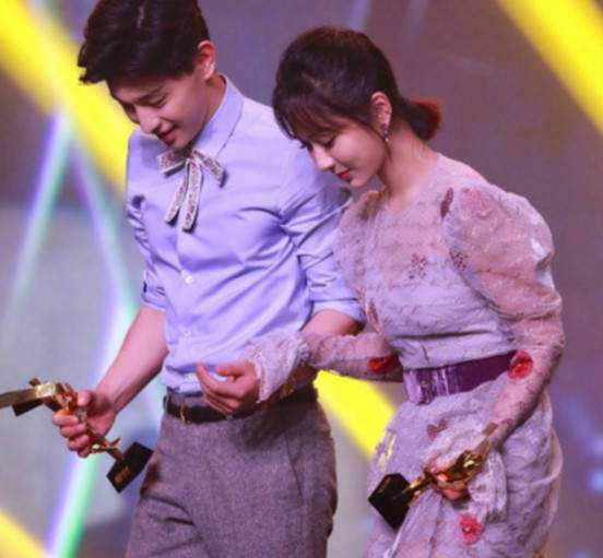 杨紫点赞肖战微博后又取消，被网友吐槽戏太多