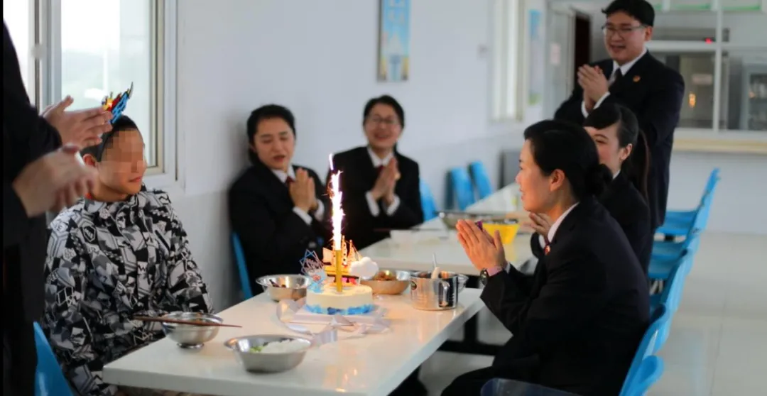 没有想到,检察官可以为了一个孩子做到这一步……