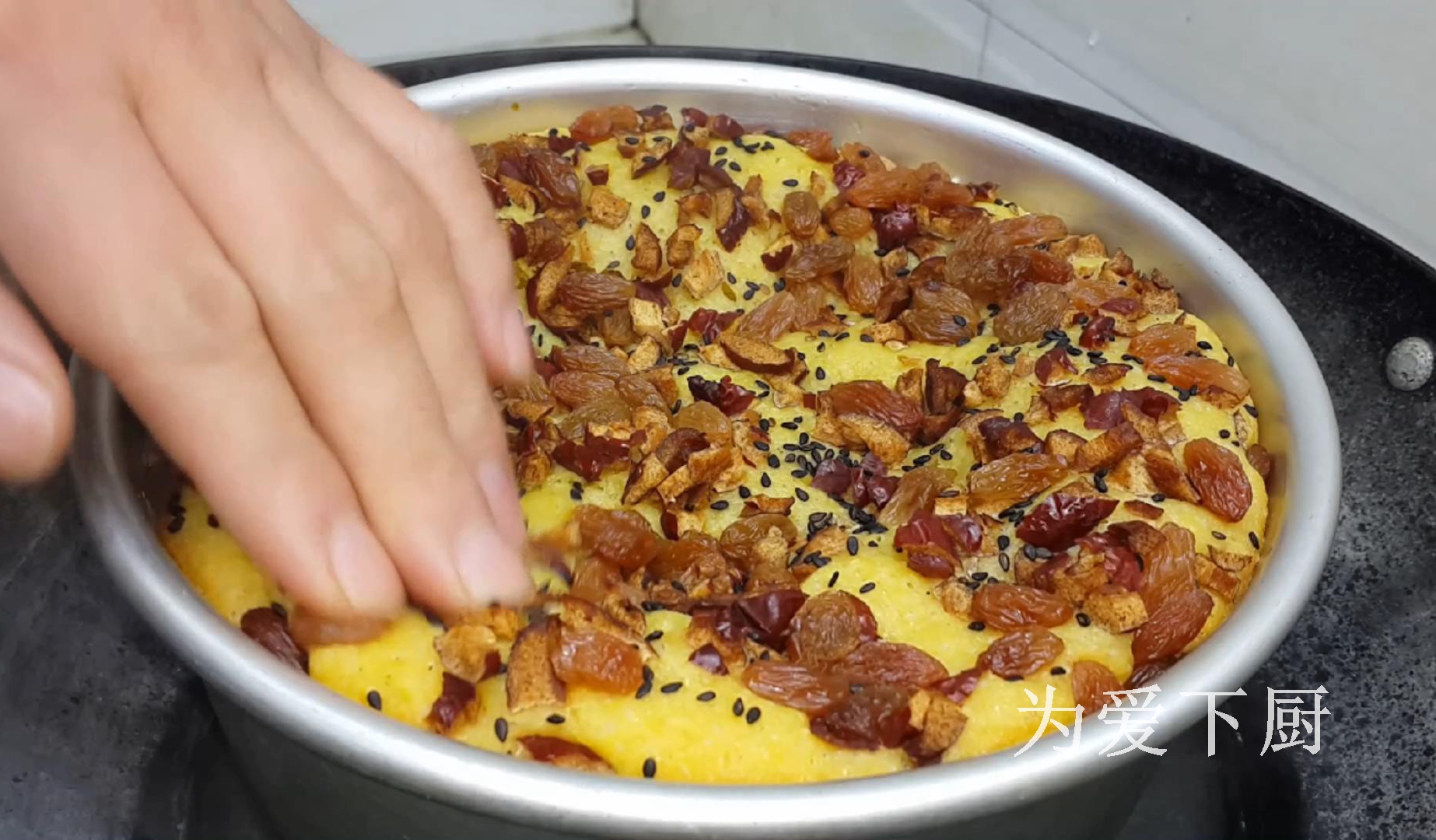 發糕別直接蒸著吃了，加2個蘋果，鬆軟香甜，保證孩子愛吃不挑食