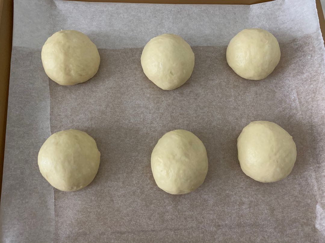 這麵包真獨特，蒜香濃郁鬆軟拉絲，吃一口就停不下來