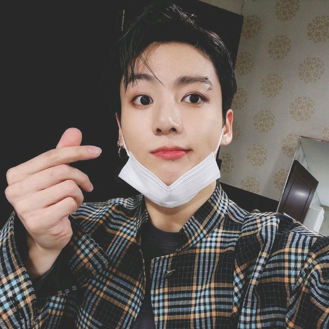 txt太显直播聊师哥bts柾国送拳击三件套大黑家族肌肉猛男有了