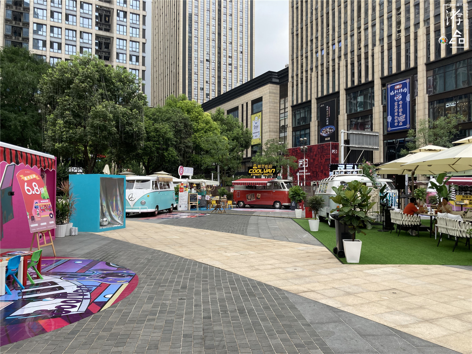 每天营业14个小时，比商场灵活的篷车集市，能否成为重庆主流？