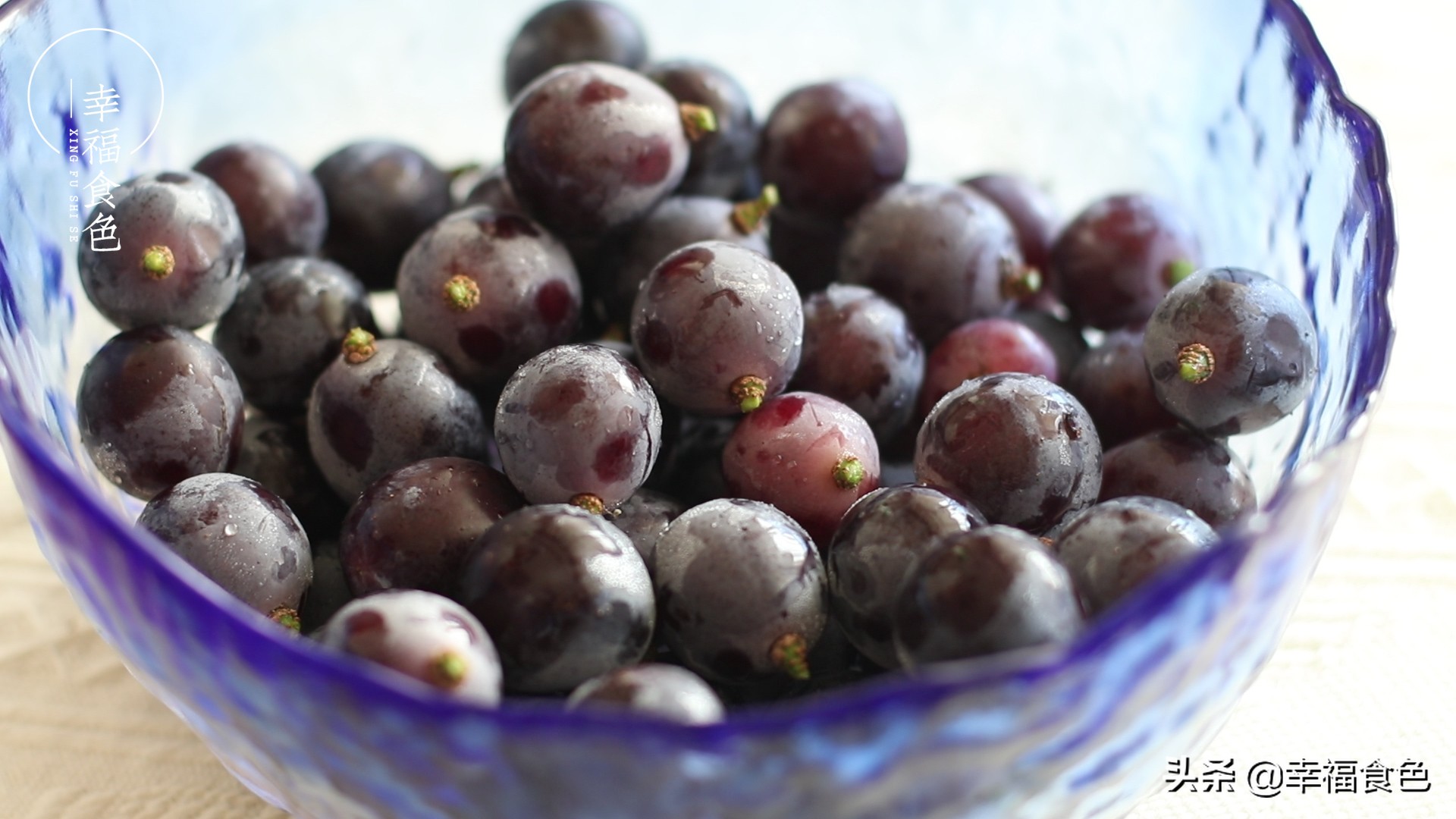 用吃剩的葡萄皮做的果冻，Q滑冰凉，一点不输外面买的
