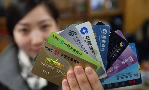 长期不用的银行卡，又没注销，多年后会欠银行很多钱吗？
