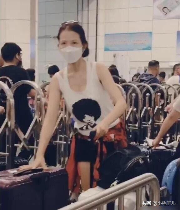 蔡少芬“过关照”全网疯传，不愧是港姐，和普