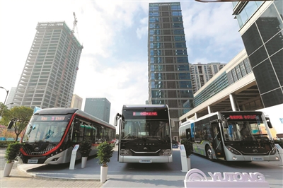 郑州宇通新能源技术聪慧公共汽车U12、E10i及中运输量公交车E12现身杭州市