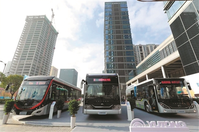 鄭州宇通新能源技術(shù)聰慧公共汽車U12、E10i及中運輸量公交車E12現(xiàn)身杭州市