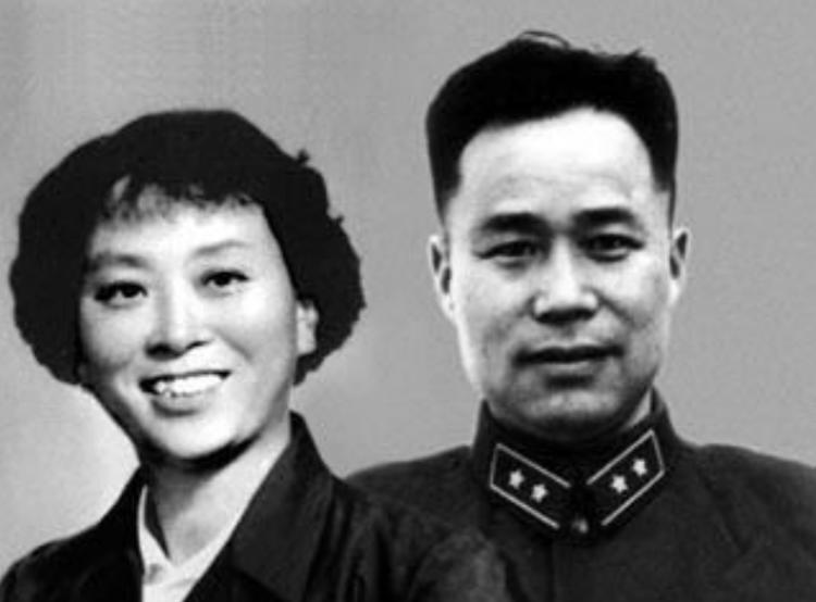 王近山前妻不顾家人反对，坚决参加其葬礼，太伤心不到一周也离世