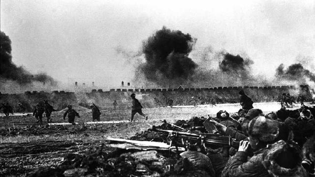 开国中将俘虏孙殿英，猛想起此人盗过慈禧墓，