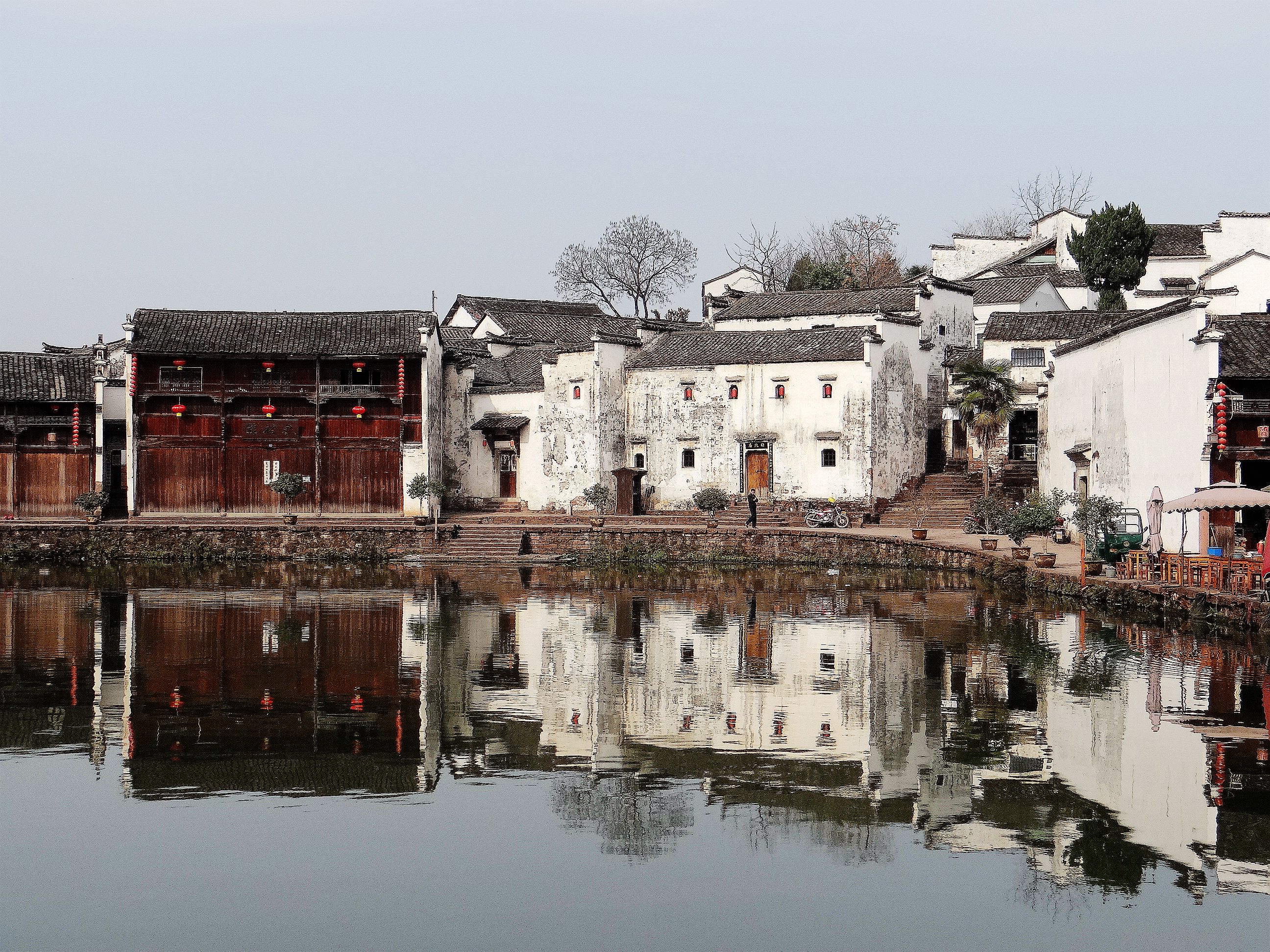 诸葛八卦村构建神奇，后世子孙多以医药为业，这是为了什么原因？