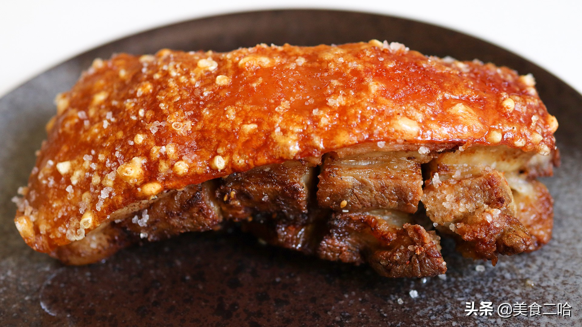 脆皮烤肉：原来烧烤店都是这么做的，酥香不油腻，配上啤酒超过瘾