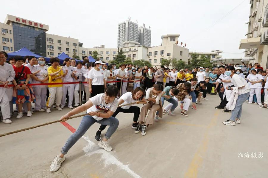 三原县医院庆祝“5.12”国际护士节拔河比赛