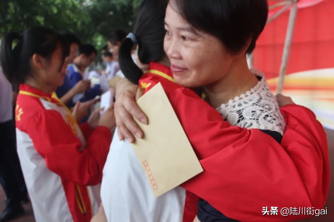 廣西陸川縣中學(xué)舉行2021十八歲成人儀式(圖25)