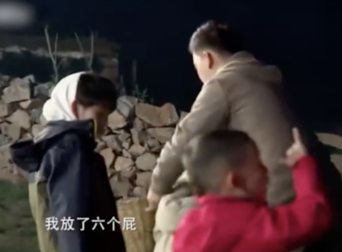 應采兒兒子近照罕爆，豪宅內跺腳被質疑擾民，當眾擦屁股不雅觀