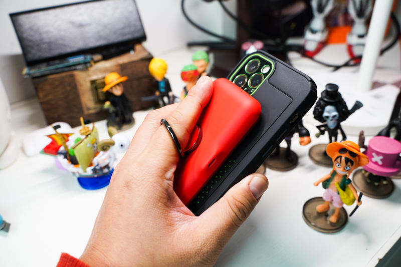 这才是iPhone充电最佳的姿态！iWALK变色龙充电宝评测