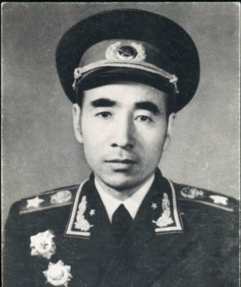 林彪不同意出兵朝鲜有两个原因，毛主席力排众议决定一定要出兵