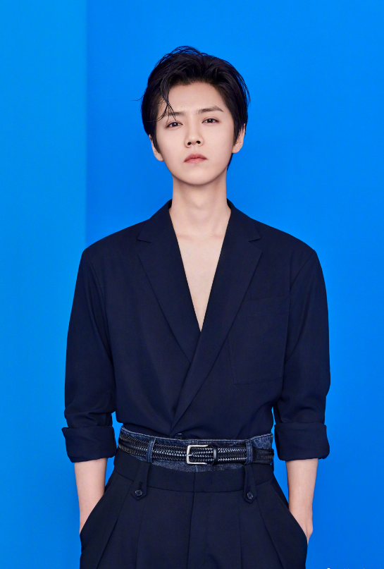 鹿晗快把衣服穿好，为宣传新专真是豁出去了，