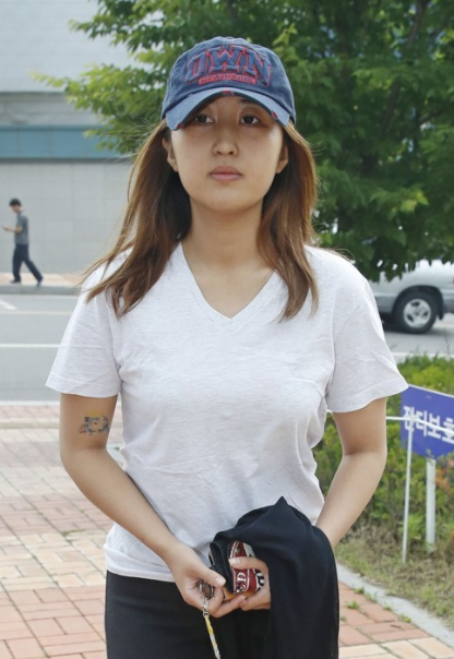 崔顺实之女郑维罗，女承母业整垮家族三代，用一条狗拉朴槿惠下马