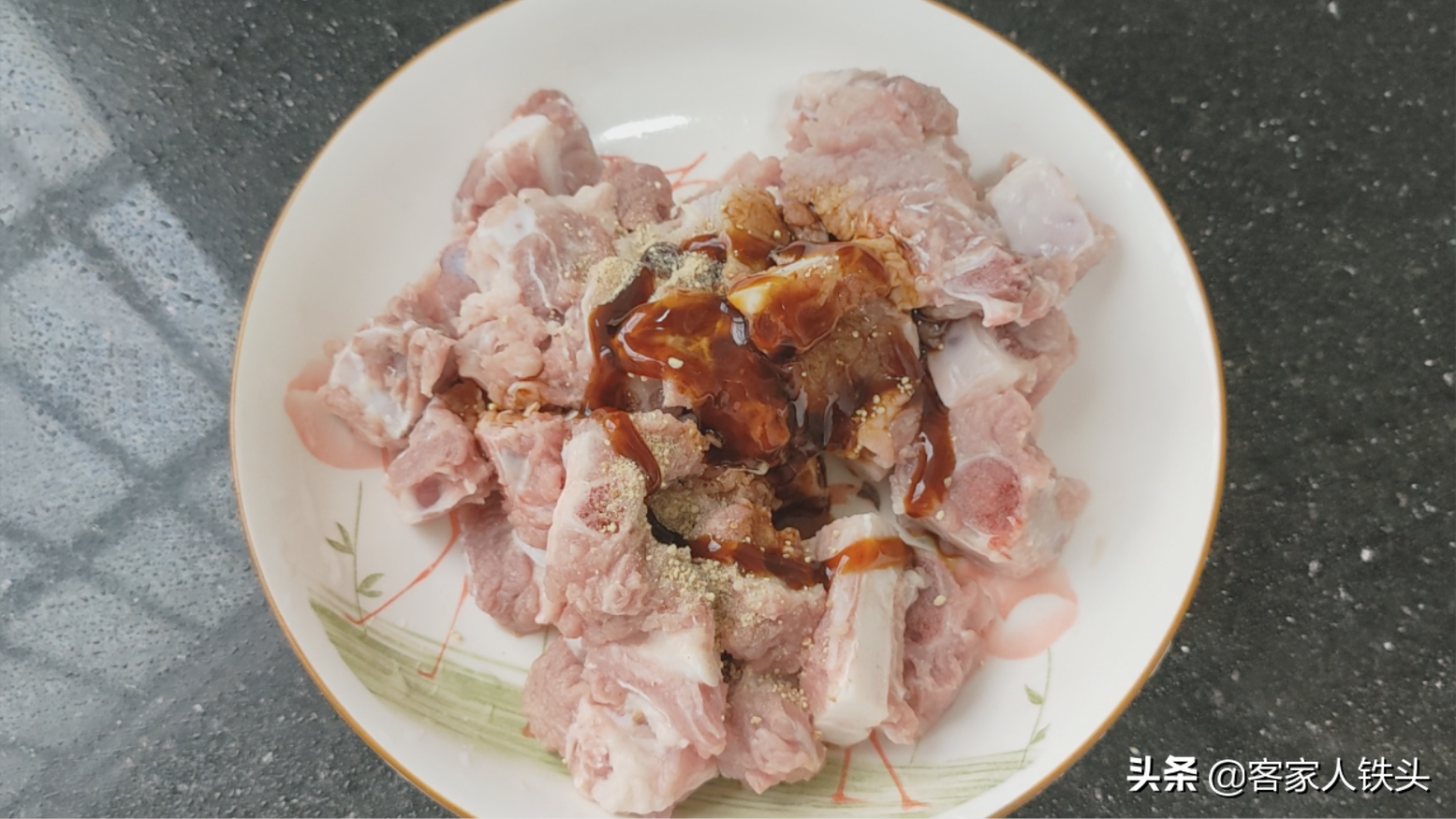 广式蒸排骨：详细配方与做法，掌握好这一步，排骨嫩又滑越吃越香