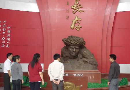 贵州老人拿出一张邱少云照片，直接惊动了军委，纪念馆也谨慎起来