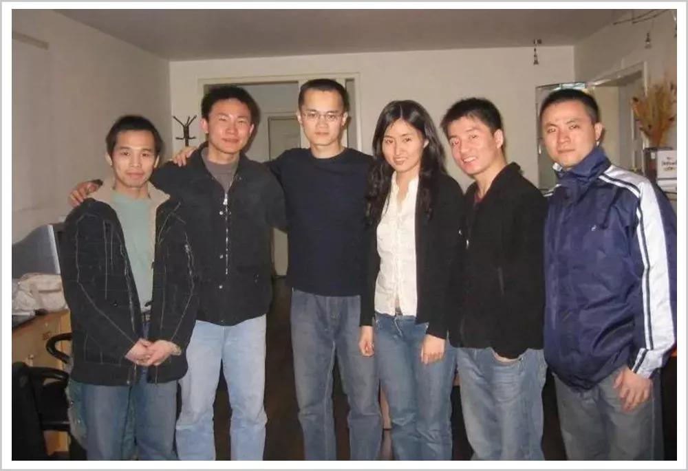 年薪1.5亿近200亿身家，42岁退休，农家子弟怎么这