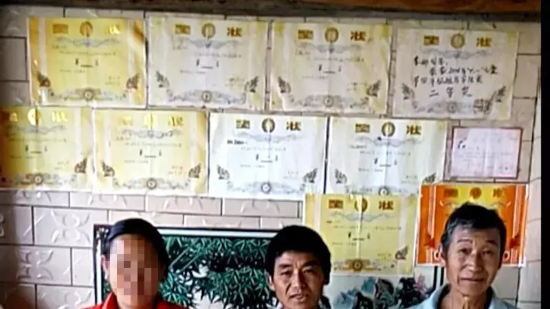 13岁女儿被截肢~父亲在女儿面前只能强忍泪水