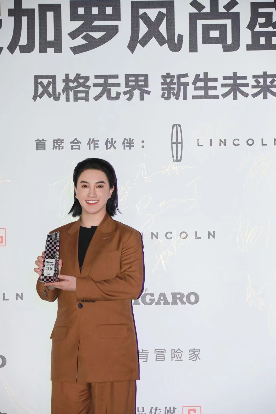 費加羅風尚盛典，鄭善方品牌活氣麗獲“年度風尚品質品牌”