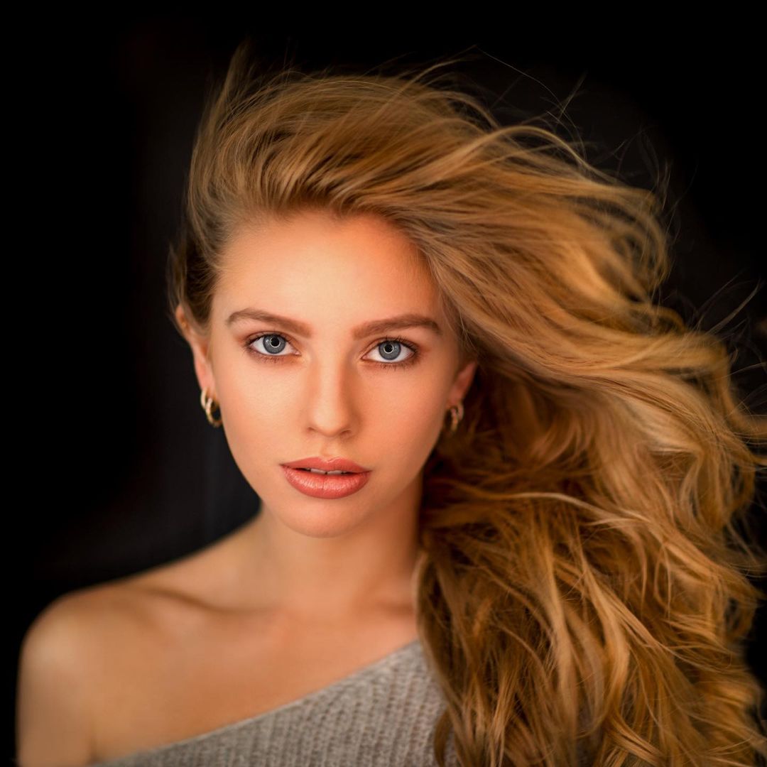 21岁美女正妹前凸后翘肉感身材太火辣