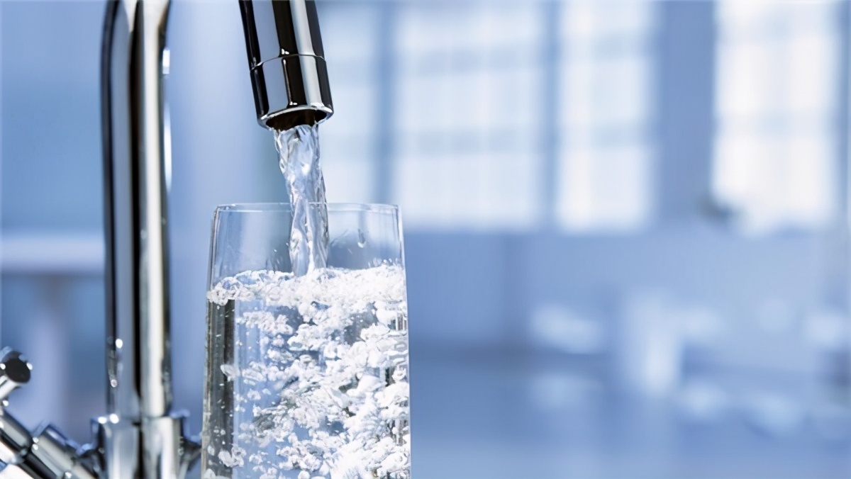 家用净水器净化水对人体危害大!相关专家呼吁饮用“新鲜矿泉水”