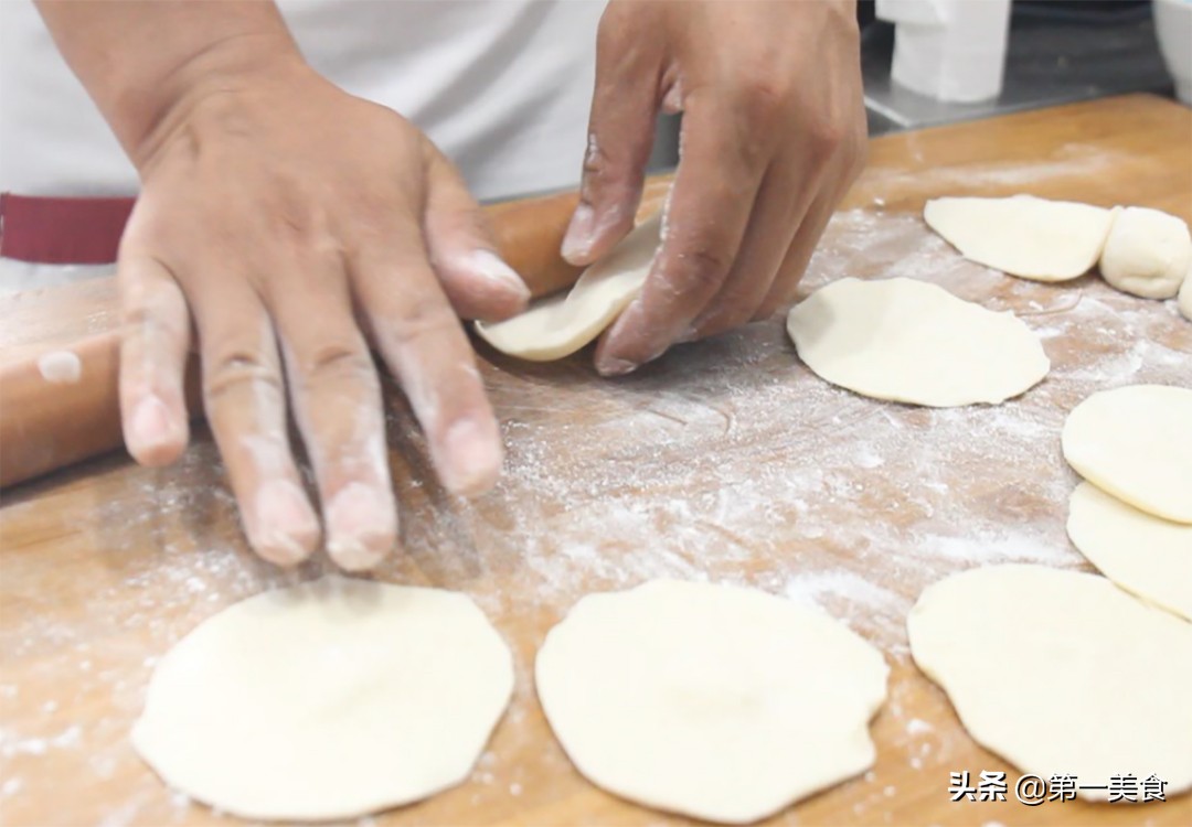 图片[8]-家庭版上海生煎包 厨师长教你如何制作 外焦里嫩 一锅不够吃-起舞食谱网