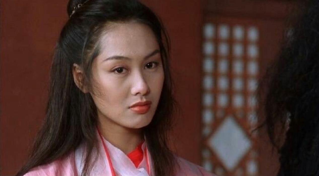 朱茵与黄贯中搞怪“互殴”，夫妻同框似两代人