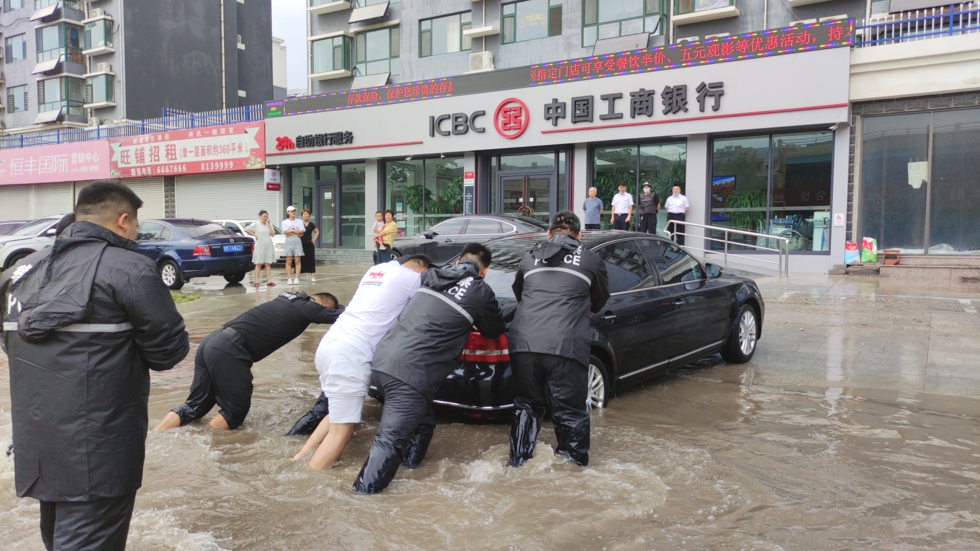 ���ݹ���ӭ��ս�꣬��·���˰���