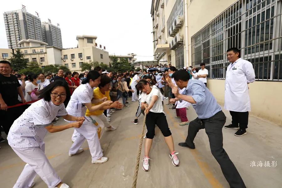 三原县医院庆祝“5.12”国际护士节拔河比赛