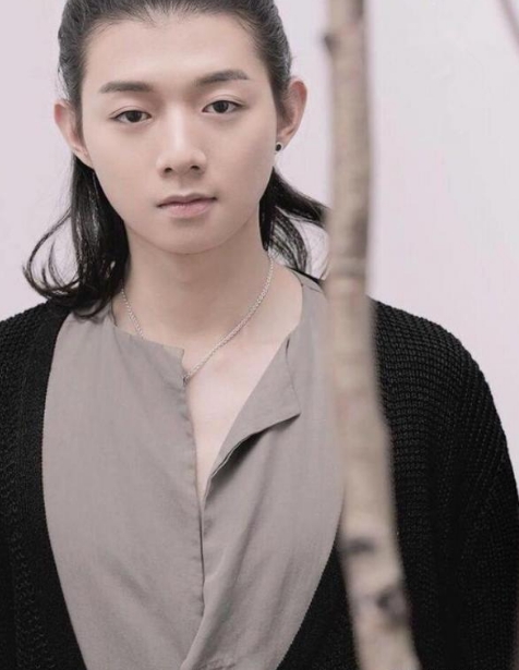 有一种整容叫霍尊留短发，和长发时判若两人，