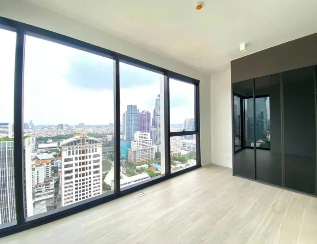 仅3套！曼谷“华尔街”轻轨旁豪宅公寓丨准现房 The Lofts Silom