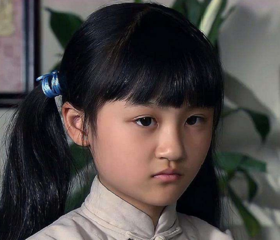 她14岁时出演《花千骨》,结果却被网友吐槽:最