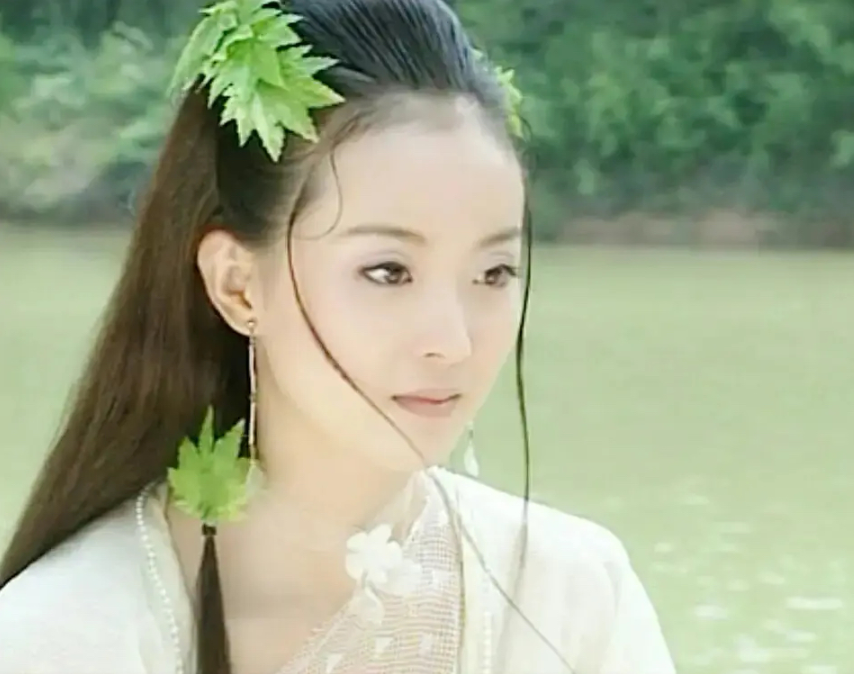 以前的古装造型有多美？王艳头戴假树叶，都能美出新高度