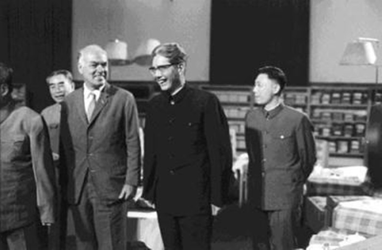 毛泽东展现中国智慧进入联合国，“外交天团”