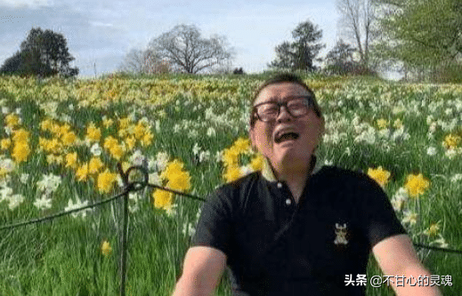 周立波嚎啕大哭要回国：累计死亡超14万，美国啥