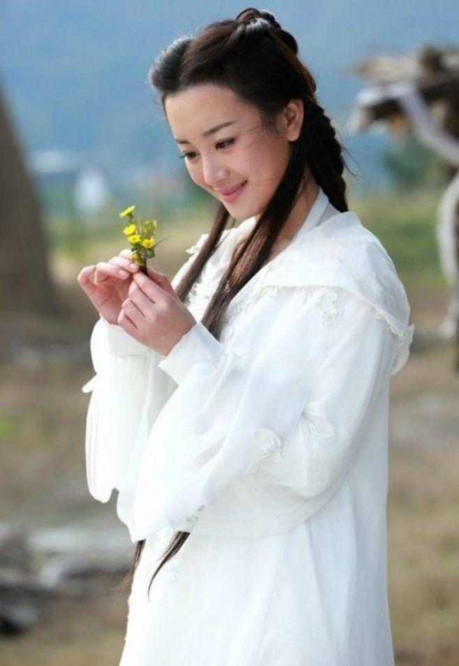 6版王语嫣不比不知道，有人美成经典难忘怀，有人却被嘲像村姑