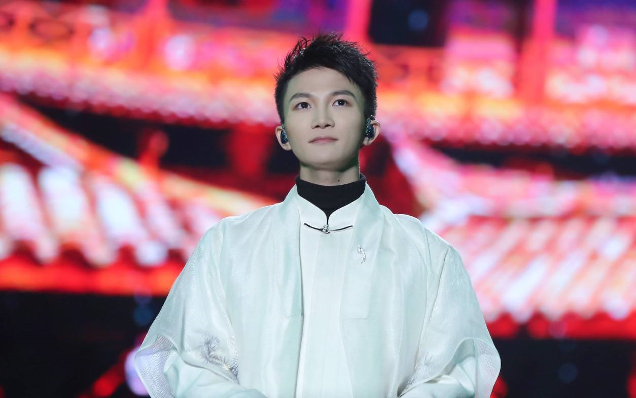 同是主播出身，周深被热捧而冯莫提被人嘲，乐