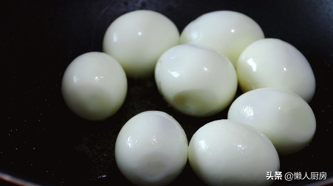 過年吃點不一樣的，用可樂雞翅的做法做雞蛋，酥酥的表皮，超好吃