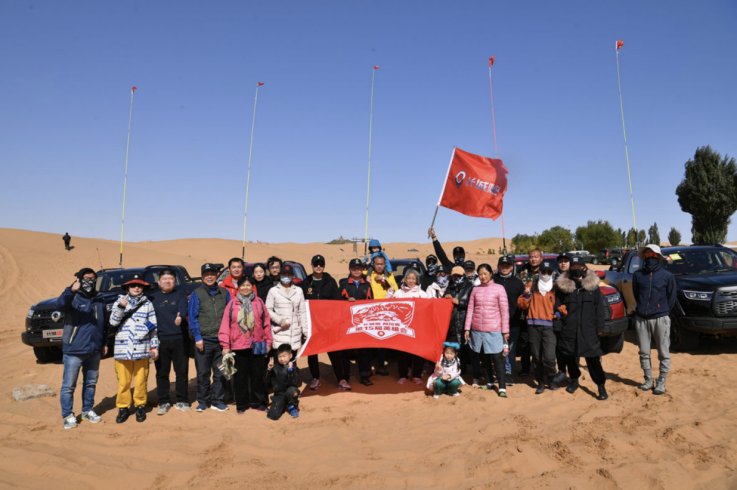 英雄再会！长城炮车主玩转阿拉善英雄会